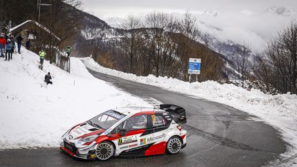 Sébastien Ogier (Toyota) sur les routes enneigées de Lombardie (FRANCOIS FLAMAND / DPPI)