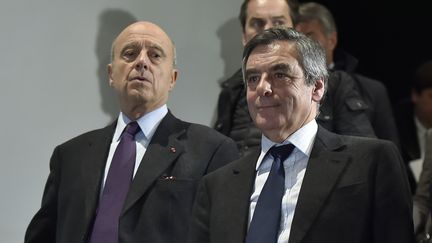 Alain Juppé et François Fillon, le 25 janvier 2017, à Bordeaux. (GEORGES GOBET / AFP)