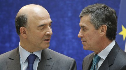 Les ministres de l'Economie, Pierre Moscovici,&nbsp;et du Budget,&nbsp;J&eacute;r&ocirc;me Cahuzac, le 17 mai 2012 &agrave; Paris. (CHARLES PLATIAU / REUTERS)