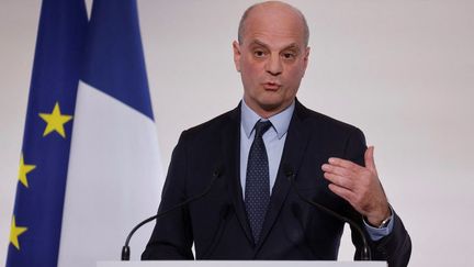 Le ministre de l'Education, Jean-Michel Blanquer, le 22 avril 2021, à Paris, au cours d'une conférence de presse sur le Covid-19. (LUDOVIC MARIN / AFP)