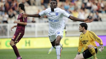 L'Auxerrois Traoré célèbre son but devant un Lloris dépité