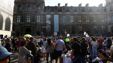 Des manifestants à un rassemblement anti-pass sanitaire à Paris, samedi 28 août.&nbsp; (SAMEER AL-DOUMY / AFP)