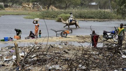 Scène de la vie quotidienne à N'Gouboua, une localité du Nigeria située sur le lac Tchad. La région est désormais devenue le fief de Boko Haram et de ses branches djihadistes. (PHILIPPE DESMAZES / AFP)