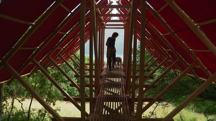 Cabane avec vue sur le lac d'Annecy. (France Télévisions / B. Métral)