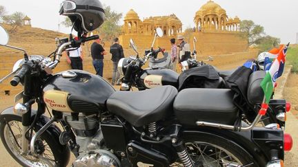 &nbsp; (Au Royal Cenotaph de Barabagh près de Jaisalmer © Serge Martin)