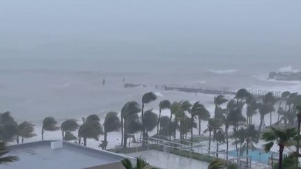 Après le Mexique et Cuba, l'ouragan Hélène se dirige vers la Floride jeudi 26 septembre. Plusieurs milliers d'habitants ont déjà été évacués.