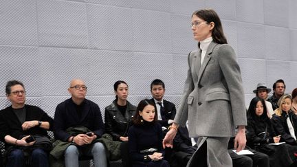 Balenciaga pap féminin ah 2016-17, à Paris.....
 ( Swan Gallet/WWD/Shutter/SIPA)