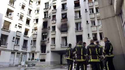 Le sinistre a touch&eacute; un immeuble de sept &eacute;tages, dans le 20e arrondissement de la capitale.&nbsp; (THOMAS SAMSON / AFP)