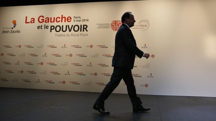 Le président François Hollande lors de son discours au Théâtre du Rond-Point sur "La gauche et le pouvoir", mardi 3 mai à Paris. (PHILIPPE WOJAZER/POOL / REUTERS)