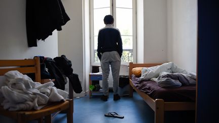 Un mineur dans sa chambre d'un centre éducatif. Photo d'illustration. (LOIC VENANCE / AFP)