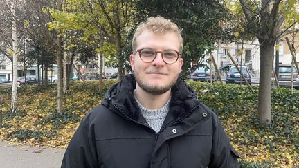 Vincent, 25 ans, employé dans le secteur de l'informatique. Il&nbsp;est presque sûr de voter blanc au second tour de l'élection présidentielle de 2022. (MANON MELLA / FRANCEINFO)