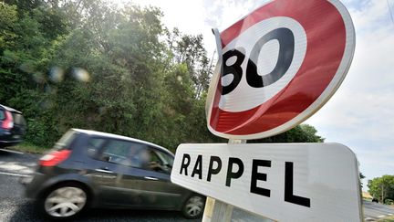 &nbsp; (Au bord des routes, un panneau de signalisation sur trois est en mauvais état voire pas conforme © MaxPPP)