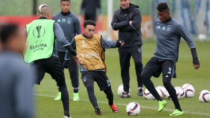 Abdelhak Nouri (Ajax Amsterdam) à l'échauffement avant une rencontre d'Europa League.  (INA FASSBENDER / DPA)