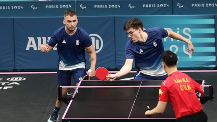 Du bronze, toujours du bronze. Comme Flora Vautier et Florian Merrien un peu plus tôt dans la journée, les Tricolores Clément Berthier et Esteban Herrault (MD14) ont été stoppés aux portes de la finale (double hommes). Surclassée 3 sets à 0 par les Chinois Keli Liao et Shuo Yan, la paire termine à une belle troisième place. (MAXPPP)