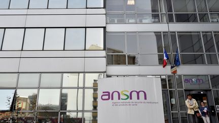 L'entrée de l'Agence nationale de&nbsp;sécurité du médicament, à Paris, le 17 octobre 2017.&nbsp;&nbsp; (ALAIN JOCARD / AFP)