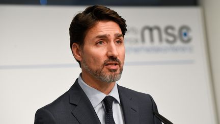 Le Premier ministre canadien Justin Trudeau, ici à Munich en Allemagne le 14 février, a dû annuler un voyage officiel aux Caraïbes en raison des protestations d'Amérindiens contre la construction d'un gazoduc (photo d'illustration). (THOMAS KIENZLE / AFP)