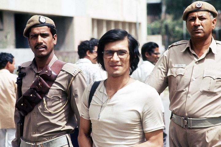 Le véritable Charles Sobhraj à New Dehli lors de son arrestation en 1977. (LUDWIG/SIPA)