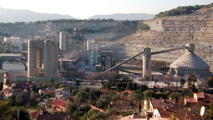 L'usine Vicat installée à La Grave de Peille fait partie des 50 sites industriels les plus polluants de France. (P. BLANCHARD/MAXPPP)