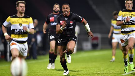 Lyon et La Rochelle vont se livrer une bataille sur les ballons de récupération.   (ROMAIN LAFABREGUE / AFP)