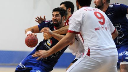 Nikola Karabatic de retour sur les terrains sous le maillot de l'&eacute;quipe de France, ici en Turquie, le 4 novembre 2012.&nbsp; ( AFP)