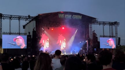 Pour la&nbsp;soirée d'ouverture de We Love Green 2022, jeudi 2 juin, Damon Albarn et ses Gorillaz offrent un concert réjouissant d'une heure trente qui balaye 20 ans de tubes, de "Tomorrow Comes Today" à "Strange Timez", "Feel Good Inc." ou "Clint Eastwood". (LAURE NARLIAN / FRANCEINFO CULTURE)