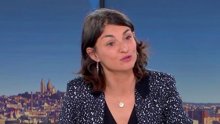 Aurélie Trouvé, députée LFI-NFP de Seine-Saint-Denis, est l'invitée politique de franceinfo, mardi 22 octobre. Elle défend un budget proche de celui du NFP voté en commission des finances. (franceinfo)