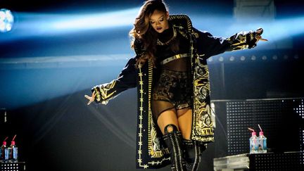 Rihanna en Givenchy haute couture pour le Diamonds World Tour
 (DR)