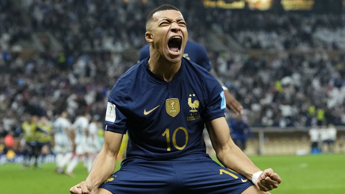 Ce qu'a dit Mbappé à la mi-temps de la finale ! (Séquence de « Merci Les  Bleus »)