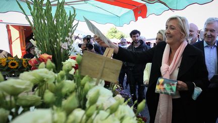 Marine Le Pen, le 30 septembre 2021 à Cavignac, en Gironde. (ROMAIN PERROCHEAU / AFP)