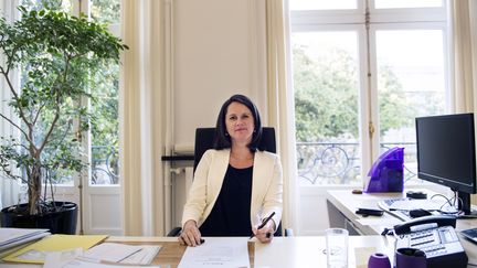 La maire socialiste de Nantes, Johanna Rolland, dans son bureau, le 2 mai 2016. (LOIC VENANCE / AFP)