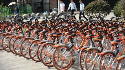 Des vélos Mobike attendent les clients à Wuhan (Chine). (MIAO JIAN / IMAGINECHINA)