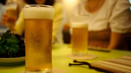 Les Brasseurs de France font &eacute;tat d'une baisse de la production de bi&egrave;re de 16,5% sur les six premiers mois de l'ann&eacute;e 2013. (T. KURACHI / FLICKR RF / GETTY IMAGES)