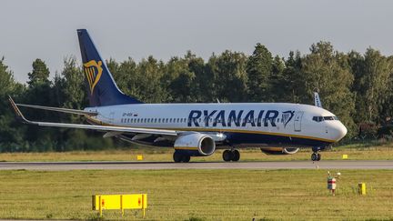 Un avion de la compagnie aérienne Ryanair à l'aéroport de Gdansk (Pologne), le 16 août 2019.&nbsp; (MICHAL FLUDRA / NURPHOTO / AFP)