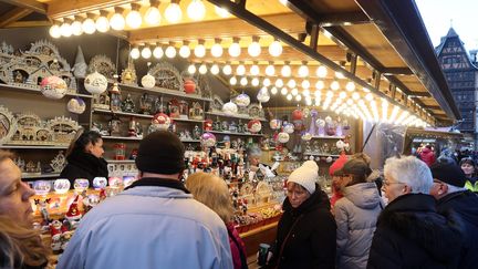 Le marché de Noël de Strasbourg place de la Cathédrale, le 25 novembre 2022. (LAURENT REA / MAXPPP)