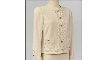 Chanel haute couture, CIRCA 1970. Veste en jersey de laine écru. Estimation : 500 / 600 €.
 (Chanel)