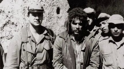 Le 8 octobre 1967 signe la fin du combat pour&nbsp;Che&nbsp;Guevara.&nbsp;Le révolutionnaire cubain a été capturé il y a 53 ans par l’armée bolivienne, dans la cordillère des Andes puis exécuté dès le lendemain. (FRANCE 2)