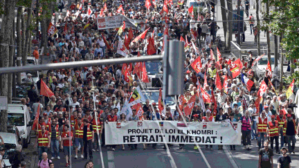 &nbsp; (A Paris, le défilé a donné lieu à quelques échauffourées et interpellations mais aucun incident important © MaxPPP)