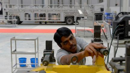 Usine d'assemblage d'autobus et de camions du fabricant suédois Scania, située à Bangalore, le 30 mars 2015.  (AFP PHOTO / MANJUNATH KIRAN)