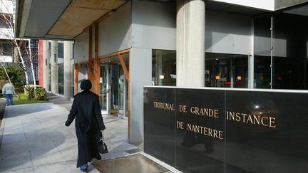 L'entrée du tribunal de Nanterre, dans les Hauts-de-Seine, le 2 févier 2004. (JACK GUEZ / AFP)