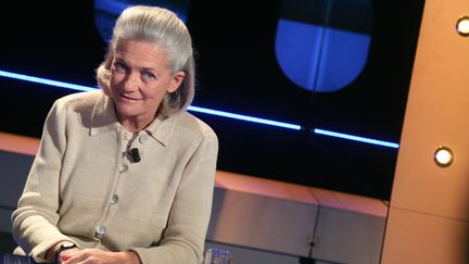 La philosophe Elisabeth Badinter, le 26 mars 2008 &agrave; Paris, sur le plateau de l'&eacute;mission "Vol de nuit", diffus&eacute;e sur TF1. (LOIC VENANCE / AFP)