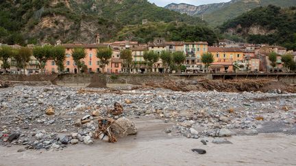 En 2020, la tempête Alex avait causé de nombreux dégâts dans la vallée de la Roya, où le village de Breil-sur-Roya (Alpes-Maritimes) avait été particulièrement touché.&nbsp; (JEF BAECKER / HANS LUCAS / AFP)