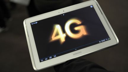 Une tablette num&eacute;rique vantant les m&eacute;rites de la 4G, photographi&eacute;e le 9 septembre 2013.&nbsp; (ERIC PIERMONT / AFP)