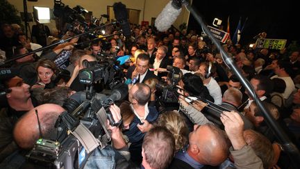 Le frontiste Laurent Lopez apr&egrave;s avoir remport&eacute; l'&eacute;lection cantonale partielle &agrave; Brignoles (Var), le 13 octobre 2013. (MAXPPP)