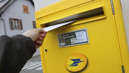 À l'intérieur de l'enveloppe se trouvait un chèque pour les orphelins de la police. (JEAN FRANCOIS FREY / MAXPPP)