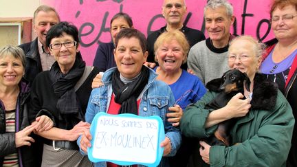 Certains ex-salari&eacute;s de Moulinex se retrouvent chaque jeudi sur le site de leur ancienne usine dans la banlieue de Caen (Calvados), comme ici, le 11 octobre 2012. (YANN THOMPSON / FTVI)