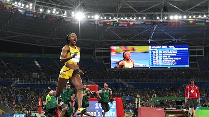 Elaine Thompson a prolongé le règne de la Jamaïque sur le 100m féminin, débuté à Athènes en 2004 (OLIVIER MORIN / AFP)