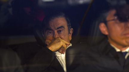 Carlos Ghosn quitte le bureau de ses avocats, à Tokyo (Japon) le 6 mars 2019. (KAZUHIRO NOGI / AFP)