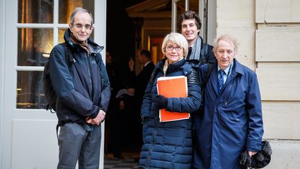 Le Premier ministre Edouard Philippe a reçu mercredi 13 décembre le rapport de la mission de médiation relative au projet d'aéroport de Notre-Dames-des-Landes par Michel Badré (G), Anne Boquet (C), et Gérard Feldzer (D). (MAXPPP)