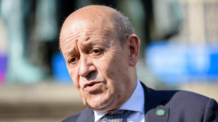 Le ministre français des Affaires étrangères Jean-Yves Le Drian s'exprime en marge d'une réunion marquant le 30e anniversaire du "Triangle de Weimar" à Weimar&nbsp;(Allemagne), le 10 septembre 2021. (JENS SCHLUETER / AFP)