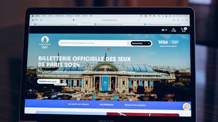 Illustration du site de la billetterie des Jeux olympiques de Paris 2024. (MARIE MAGNIN / AFP)